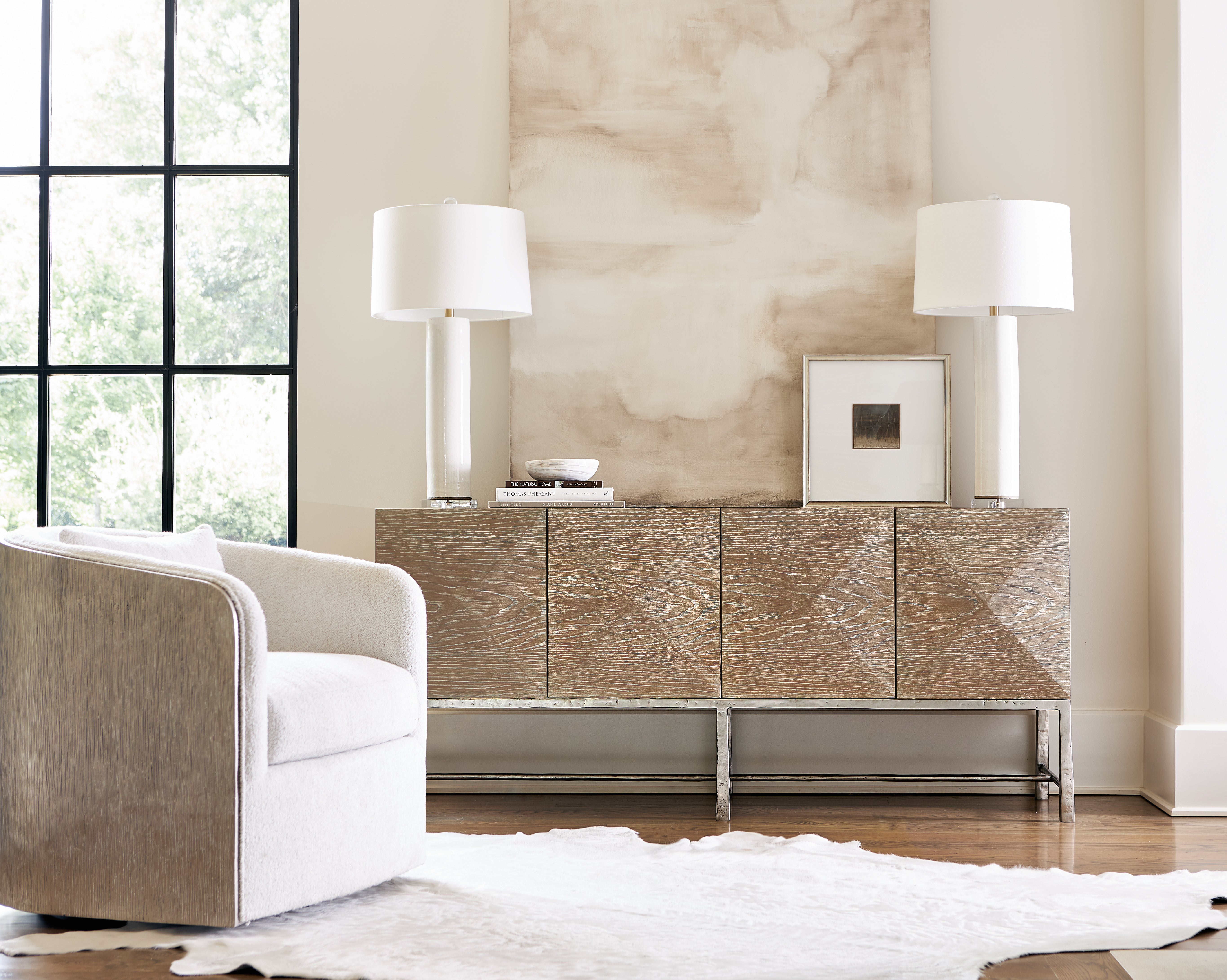 Eliot Fabric Swivel Chair – Bernhardt