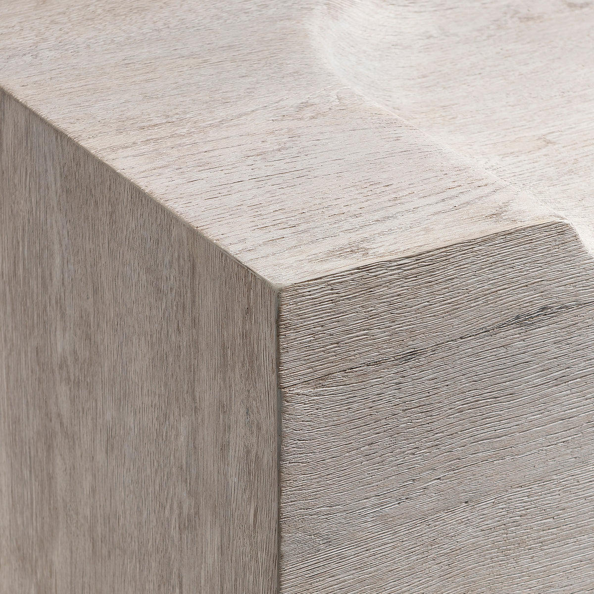 Amirus Bench